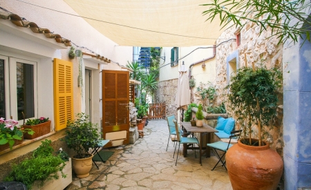 For sale - Townhouse with distant port views