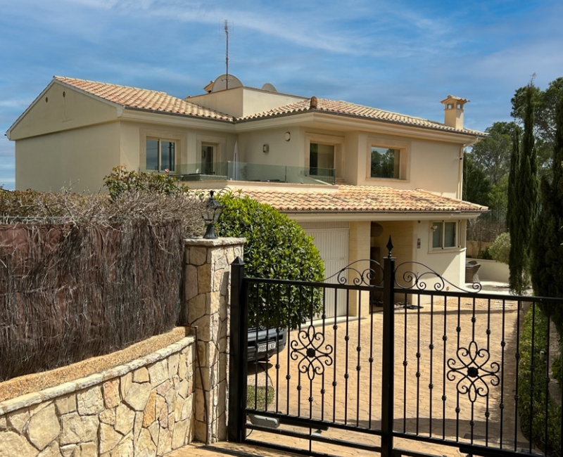 For sale in Costa d'en Blanes - Immaculate designer villa  with sea views over Portals bay