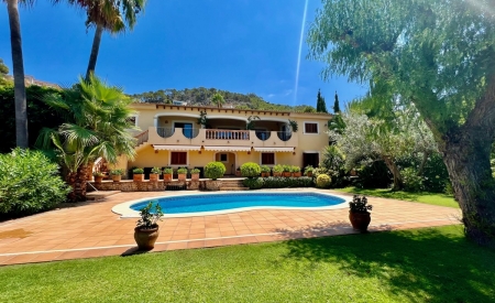 For sale - EXCLUSIVE LISTINGFinca style villa with beautiful garden within walking distance to Puerto Andratx