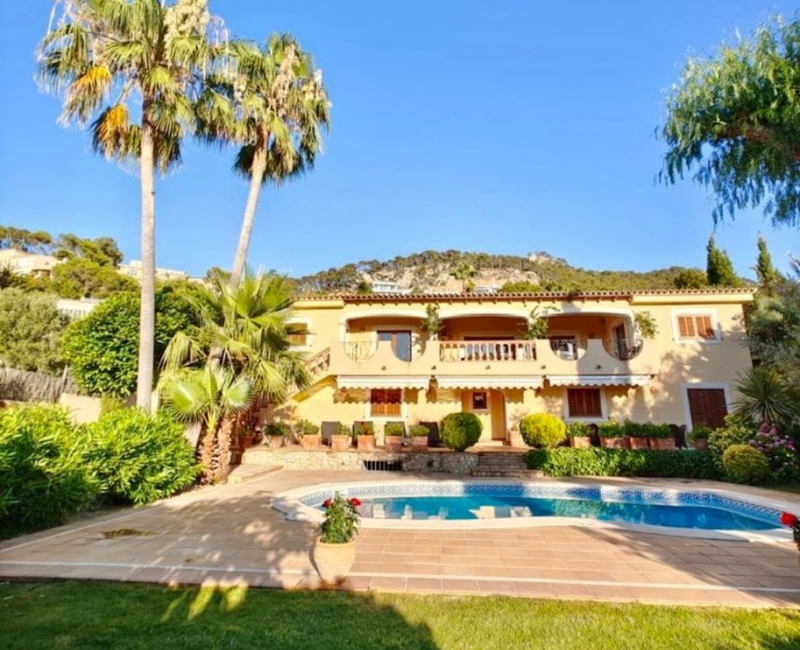 For sale in Puerto Andratx - Spacious villa close to the port