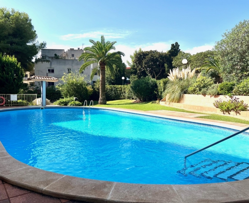 For sale in Cala Vinyes - Spacious Garden Apartment frontline to the Sea