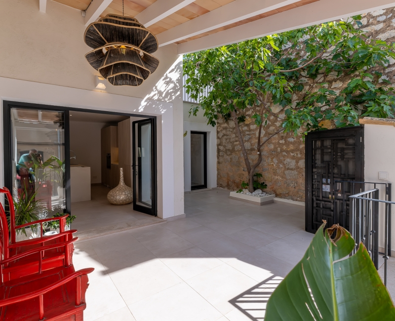 For sale in S'Arracó - Modernised townhouse in ideal location 