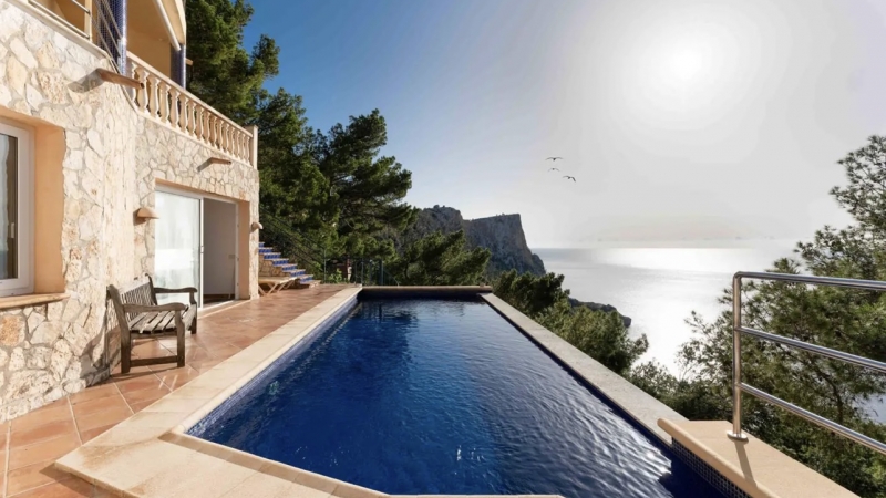 For sale in Puerto Andratx - Triplex property in Cala Llamp with spectacular sea views 