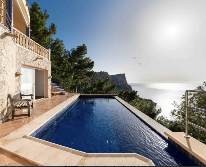 For sale in Puerto Andratx - Triplex property in Cala Llamp with spectacular sea views 