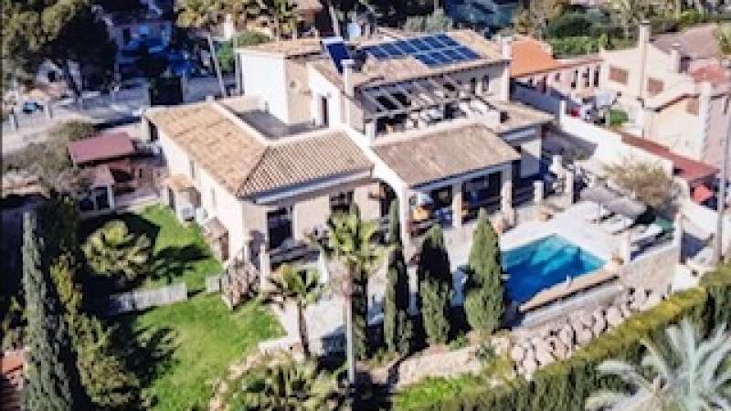 For sale in Costa de la Calma - Spacious villa close to the sea 