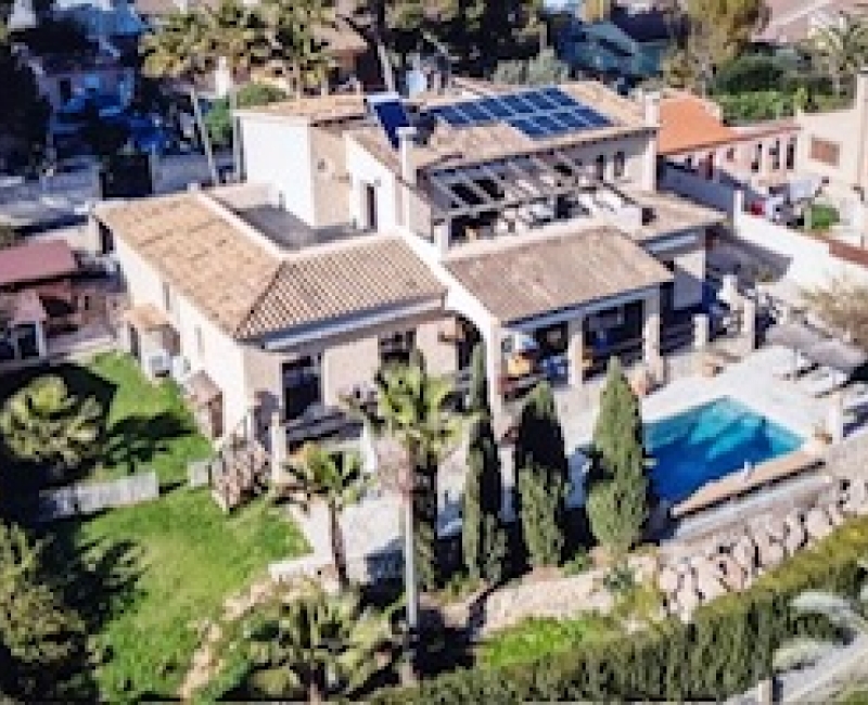 For sale in Costa de la Calma - Spacious villa close to the sea 