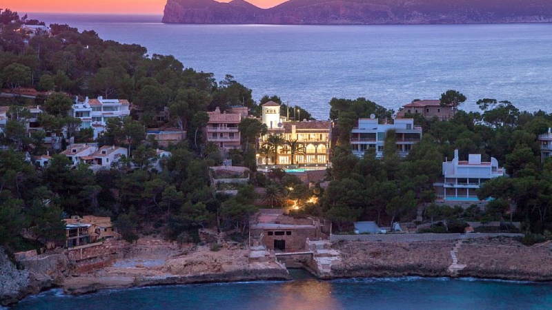 For sale in  - Prestigious front line villa with sea access in Puerto de Andratx