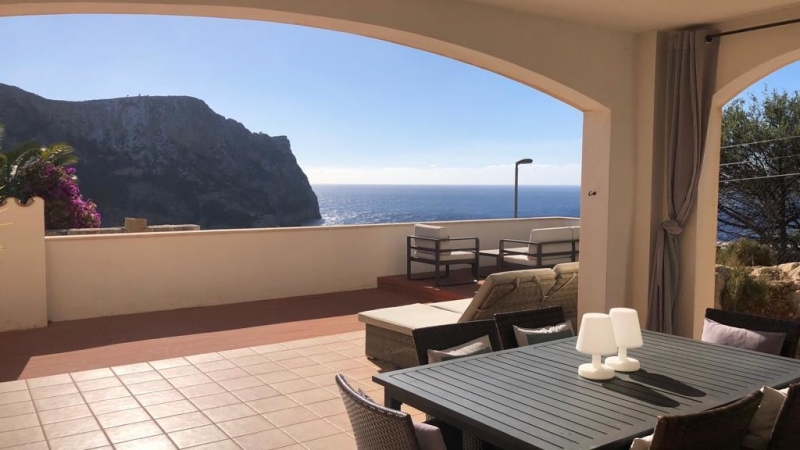 For sale in Puerto Andratx - Two bedroom apartment with sea-views in Port Andratx.