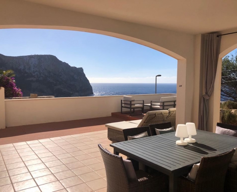 For sale in Puerto Andratx - Two bedroom apartment with sea-views in Port Andratx.