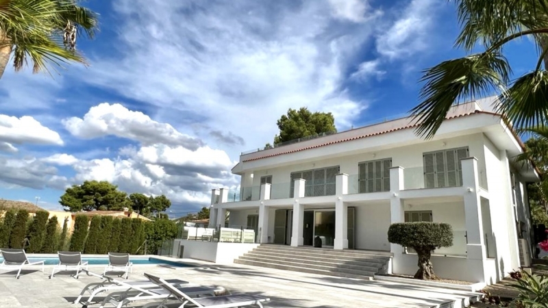 For sale in Santa Ponsa - Newly reformed spacious family villa