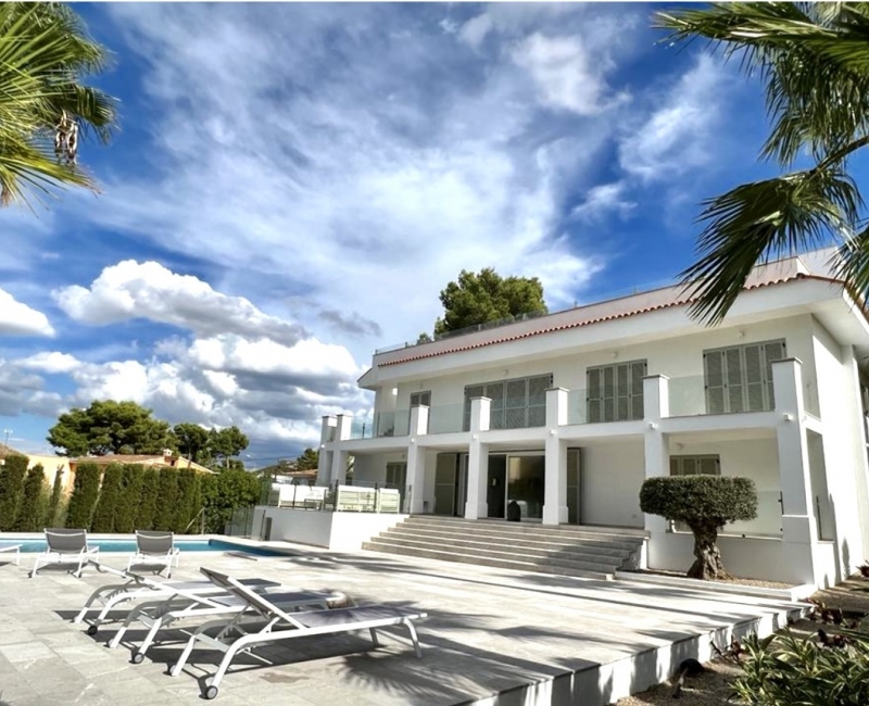 For sale in Santa Ponsa - Newly reformed spacious family villa
