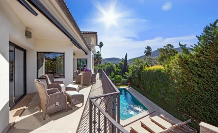 For sale - Well located villa with harbour views