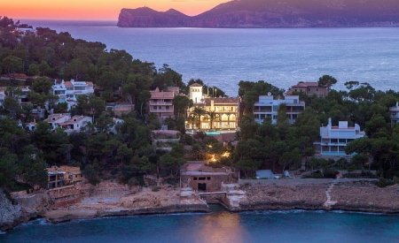 For sale - Prestigious front line villa with sea access in Puerto de Andratx