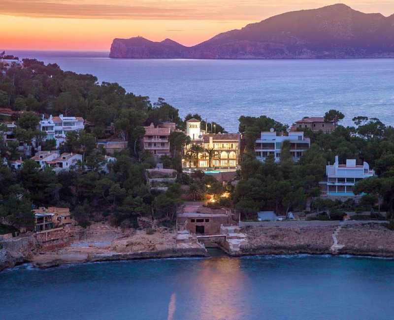 For sale in  - Prestigious front line villa with sea access in Puerto de Andratx